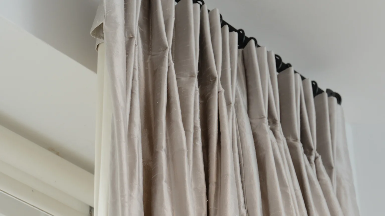 Easy Way to Fix Uneven Curtain Alignment